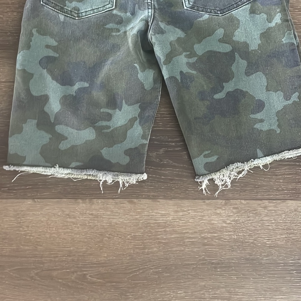 Boys Camo Shorts - Picture 5 of 6